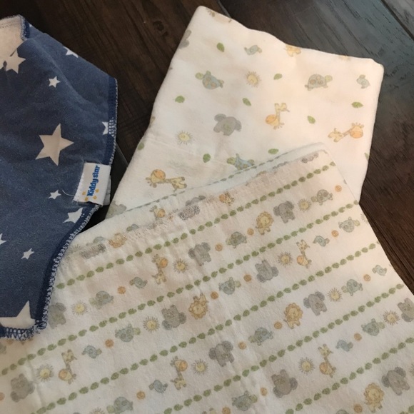 Lot of 9. Burp cloths and baby bibs. - Picture 3 of 5